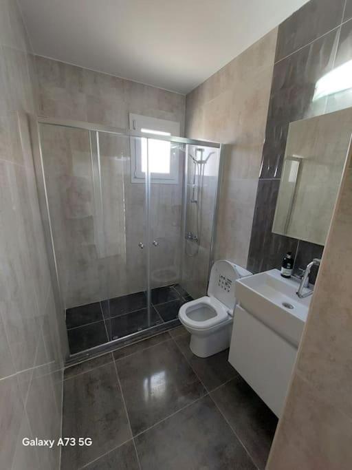 1 Bedroom Home - New Furnishings Trikomo Екстериор снимка