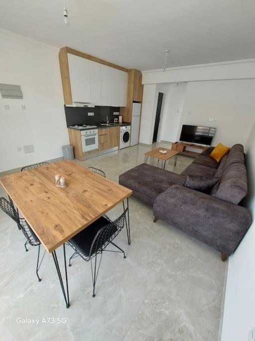 1 Bedroom Home - New Furnishings Trikomo Екстериор снимка